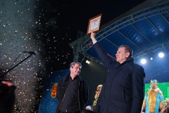 Новини Вінниці - фото з Вінницька ялинка потрапила до книги рекордів України Вінницька ялинка потрапила до книги рекордів України, фото №2 на сайті 20minut.ua