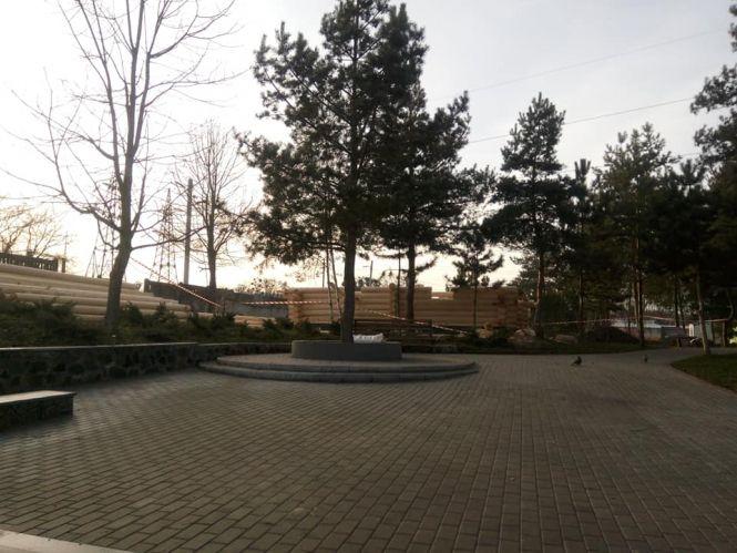 Новини Вінниці - фото з У Подільському зоопарку почали зводити хатину Діда Мороза У Подільському зоопарку почали зводити хатину Діда Мороза, фото №2 на сайті 20minut.ua