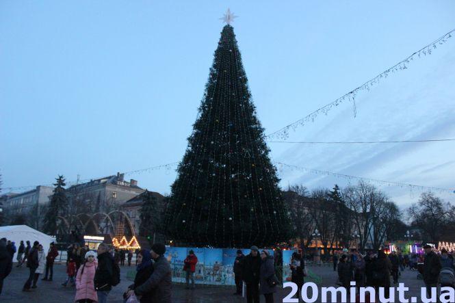 Новини Тернополя - фото з Головна ялинка міста: що залишилось від минулорічної Головна ялинка міста: що залишилось від минулорічної, фото №1 на сайті 20minut.ua