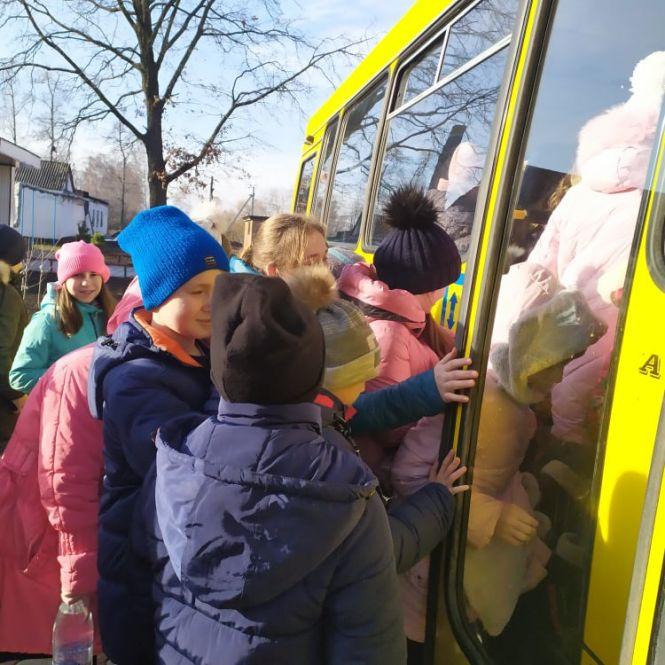 Учням школи-гімназії-дитячий садок подарували автобус, фото №3 на сайті 20minut.ua