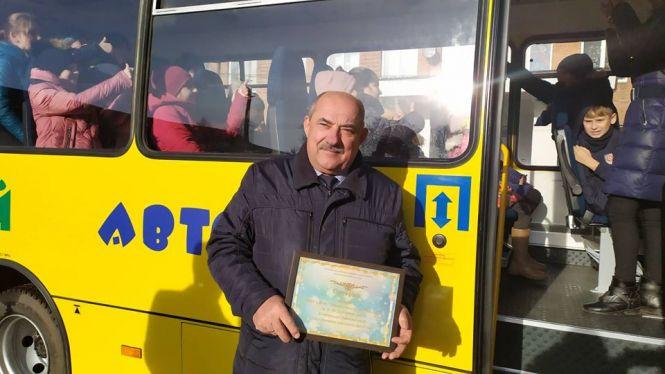 Учням школи-гімназії-дитячий садок подарували автобус, фото №1 на сайті 20minut.ua