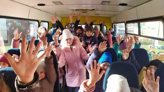 Учням школи-гімназії-дитячий садок подарували автобус, фото №2 на сайті 20minut.ua