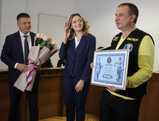 Новини Вінниці - фото з Рекорд вінничан: 12 дипломів про вищу освіту мають донька з батьком. Їх привітали французи Рекорд вінничан: 12 дипломів про вищу освіту мають донька з батьком. Їх привітали французи, фото №1 на сайті 20minut.ua