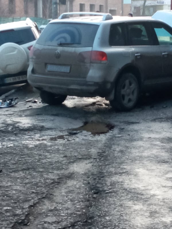 Новини Хмельницького - фото з На Хмельниччині “Volkswagen Touareg” протаранив припарковане авто (ФОТО) На Хмельниччині “Volkswagen Touareg” протаранив припарковане авто (ФОТО), фото №3 на сайті vsim.ua