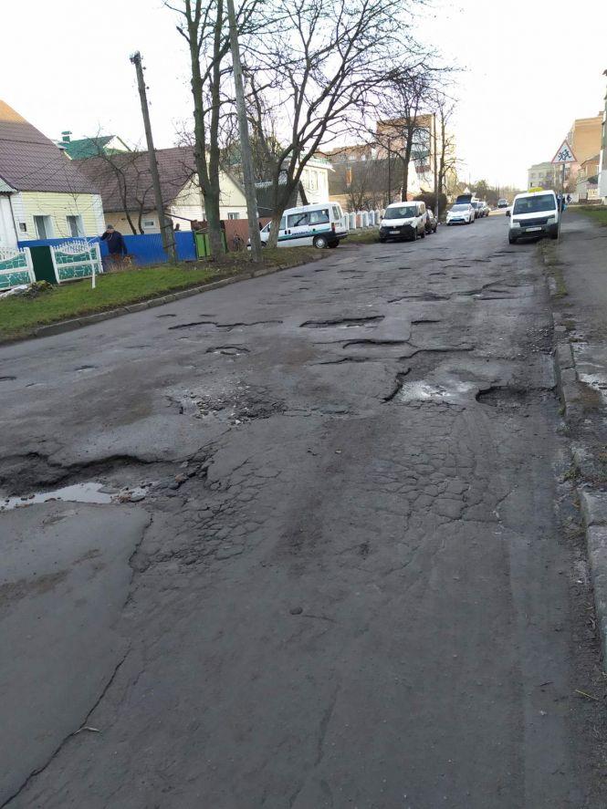 Новини Козятина - фото з Через ями по Підгорбунського викликали поліцію Через ями по Підгорбунського викликали поліцію, фото №5 на сайті 20minut.ua