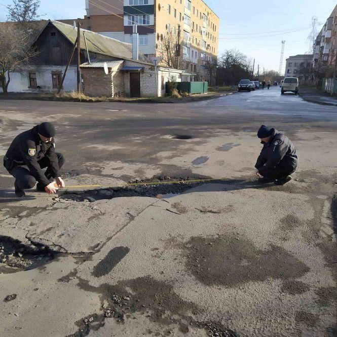 Новини Козятина - фото з Через ями по Підгорбунського викликали поліцію Через ями по Підгорбунського викликали поліцію, фото №4 на сайті 20minut.ua
