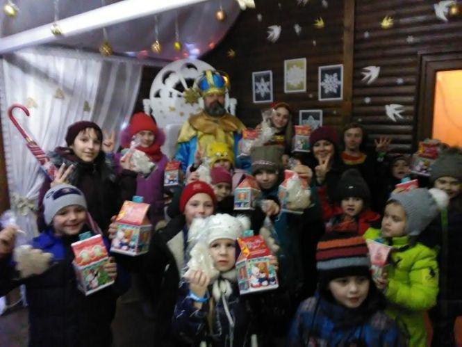 Новини Вінниці - фото з «Цей день запам’ятаю на все життя!» Як 8-річна Даша смикала за бороду святого Миколая «Цей день запам’ятаю на все життя!» Як 8-річна Даша смикала за бороду святого Миколая, фото №2 на сайті 20minut.ua