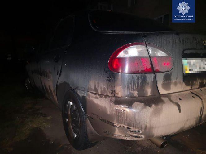 Новини Хмельницького - фото з У Хмельницькому розшукують водія, який побив одразу два автомобілі та втік геть У Хмельницькому розшукують водія, який побив одразу два автомобілі та втік геть, фото №1 на сайті vsim.ua