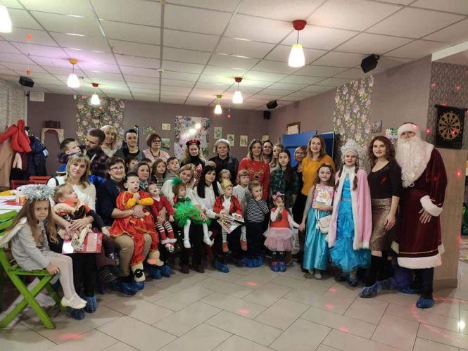 Новини Тернополя - фото з Обійми та сльози: як у Тернополі створили казкову пригоду для діток із інвалідністю Обійми та сльози: як у Тернополі створили казкову пригоду для діток із інвалідністю, фото №1 на сайті 20minut.ua