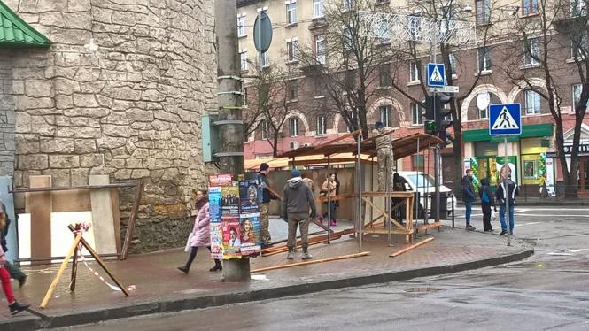 Новини Тернополя - фото з На Руській біля "Зеленої церкви" встановлюють не МАФи Світлина від Юрія Дігая.