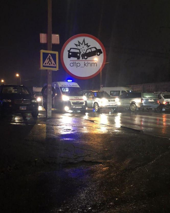 Новини Хмельницького - фото з На Толстого «ВАЗ» збив двох жінок На Толстого «ВАЗ» збив двох жінок, фото №1 на сайті vsim.ua