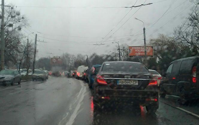 Новини Вінниці - фото з Біля західного автовокзалу фура збила рекламний щит. Рух перекритий до 20 години Біля західного автовокзалу фура збила рекламний щит. Рух перекритий до 20 години, фото №5 на сайті 20minut.ua