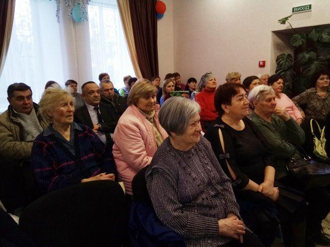 Запальний циганський танок, гуморески та щедрівки: почали святкувати Новий рік, фото №1 на сайті 20minut.ua