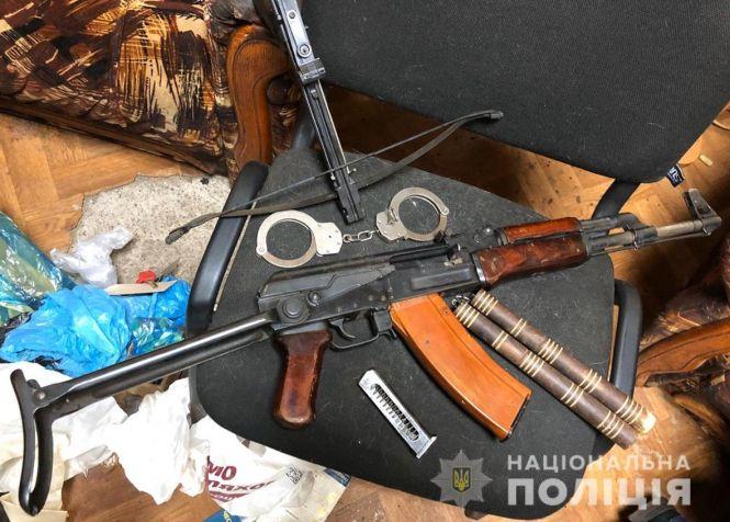 Новини Житомира - фото з На Житомирщині за продаж зброї поліцейські затримали злочинну групу На Житомирщині за продаж зброї поліцейські затримали злочинну групу, фото №2 на сайті 20minut.ua