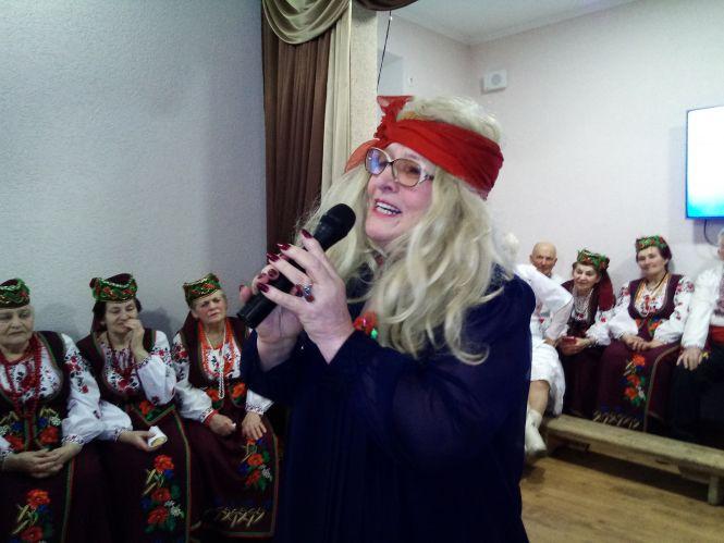 Запальний циганський танок, гуморески та щедрівки: почали святкувати Новий рік, фото №9 на сайті 20minut.ua