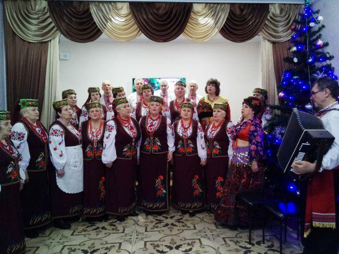 Запальний циганський танок, гуморески та щедрівки: почали святкувати Новий рік, фото №2 на сайті 20minut.ua