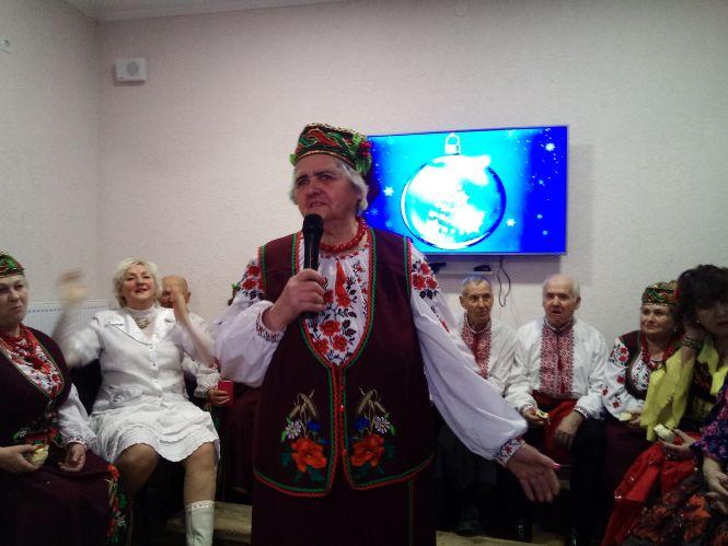 Запальний циганський танок, гуморески та щедрівки: почали святкувати Новий рік, фото №7 на сайті 20minut.ua