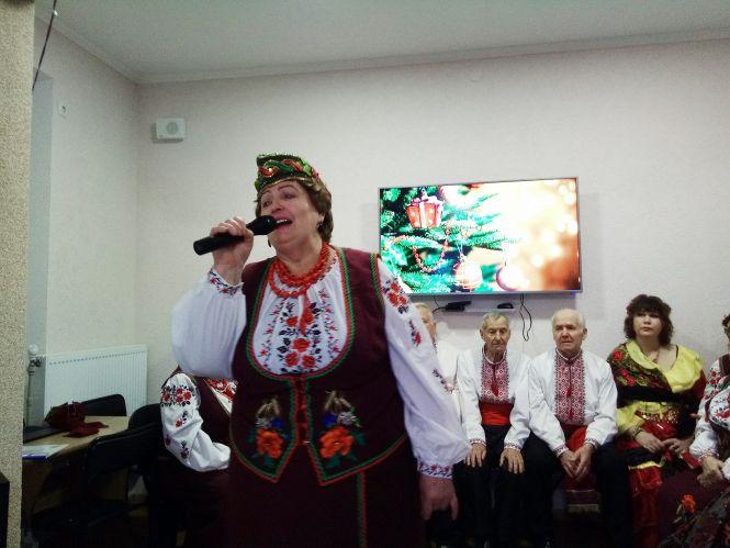 Запальний циганський танок, гуморески та щедрівки: почали святкувати Новий рік, фото №5 на сайті 20minut.ua