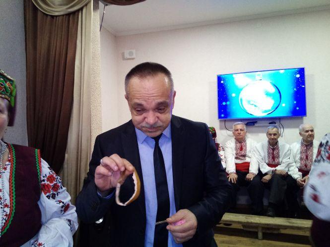 Запальний циганський танок, гуморески та щедрівки: почали святкувати Новий рік, фото №10 на сайті 20minut.ua