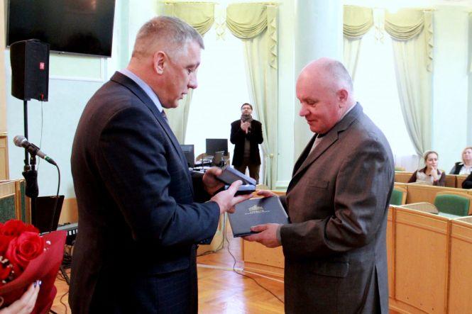 Новини Хмельницького - фото з Дмитро Габінет вручив державні нагороди та почесні відзнаки визначним хмельничанам Дмитро Габінет вручив державні нагороди та почесні відзнаки визначним хмельничанам, фото №5 на сайті vsim.ua