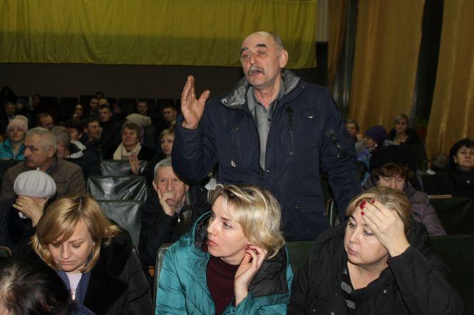 Новини Житомира - фото з Голос народу: під час громадських слухань люди проголосували проти будівництва АЗС «UPG» на проспекті Незалежності Голос народу: під час громадських слухань люди проголосували проти будівництва АЗС «UPG» на проспекті Незалежності, фото №3 на сайті 20minut.ua