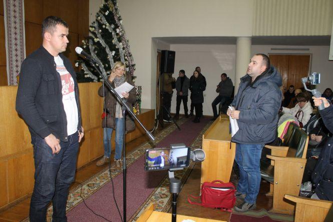 Новини Житомира - фото з Голос народу: під час громадських слухань люди проголосували проти будівництва АЗС «UPG» на проспекті Незалежності Голос народу: під час громадських слухань люди проголосували проти будівництва АЗС «UPG» на проспекті Незалежності, фото №4 на сайті 20minut.ua