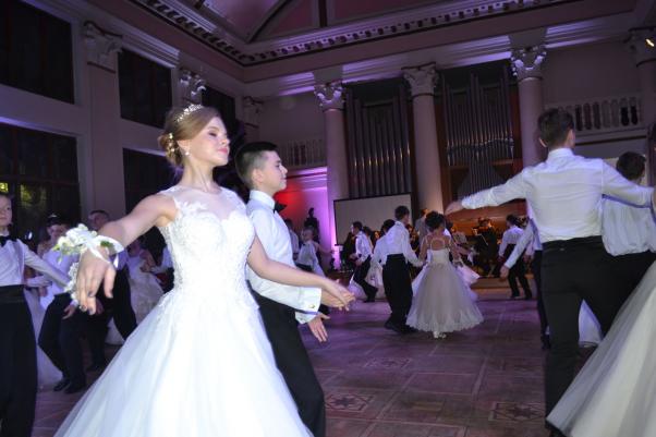 Яким був  перший різдвяний благодійний бал у Хмельницькому (ФОТО), фото №19 на сайті vsim.ua