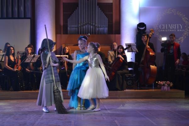 Яким був  перший різдвяний благодійний бал у Хмельницькому (ФОТО), фото №21 на сайті vsim.ua