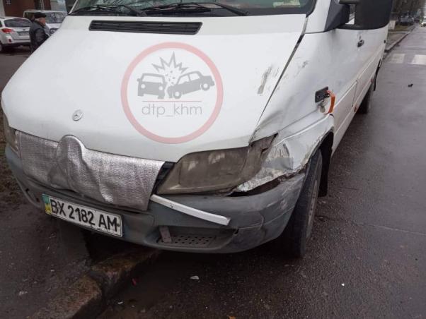 Новини Хмельницького - фото з На проспекті Миру зіткнулися “Volkswagen” та “Mercedes”. Постраждала жінка (ФОТО) На проспекті Миру зіткнулися “Volkswagen” та “Mercedes”. Постраждала жінка (ФОТО), фото №2 на сайті vsim.ua