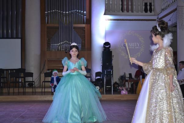 Яким був  перший різдвяний благодійний бал у Хмельницькому (ФОТО), фото №28 на сайті vsim.ua