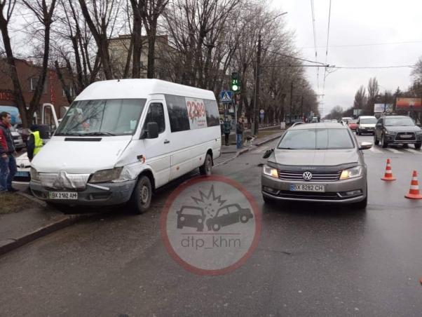 Новини Хмельницького - фото з На проспекті Миру зіткнулися “Volkswagen” та “Mercedes”. Постраждала жінка (ФОТО) На проспекті Миру зіткнулися “Volkswagen” та “Mercedes”. Постраждала жінка (ФОТО), фото №1 на сайті vsim.ua