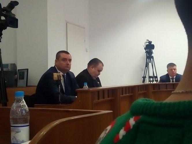 Новини Вінниці - фото з Мітинг у вінницькі мерії: люди хочуть потрапити на сесію міської ради Мітинг у вінницькі мерії: люди хочуть потрапити на сесію міської ради, фото №4 на сайті 20minut.ua