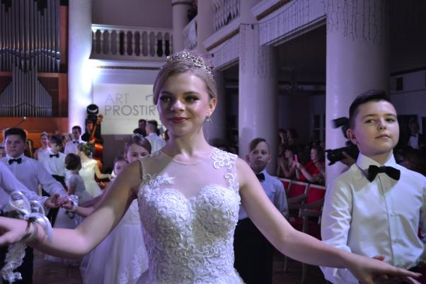 Яким був  перший різдвяний благодійний бал у Хмельницькому (ФОТО), фото №15 на сайті vsim.ua