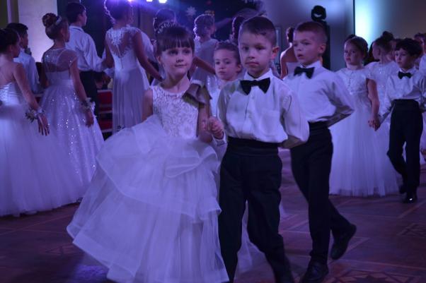 Яким був  перший різдвяний благодійний бал у Хмельницькому (ФОТО), фото №13 на сайті vsim.ua