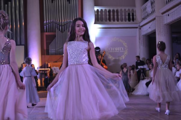 Яким був  перший різдвяний благодійний бал у Хмельницькому (ФОТО), фото №24 на сайті vsim.ua