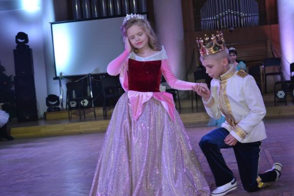 Яким був  перший різдвяний благодійний бал у Хмельницькому (ФОТО), фото №27 на сайті vsim.ua