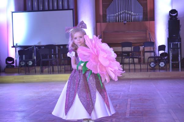 Яким був  перший різдвяний благодійний бал у Хмельницькому (ФОТО), фото №25 на сайті vsim.ua