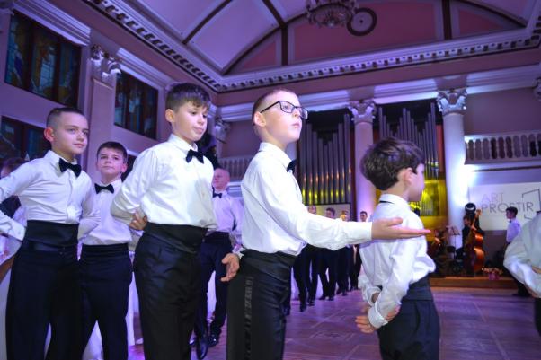 Яким був  перший різдвяний благодійний бал у Хмельницькому (ФОТО), фото №14 на сайті vsim.ua