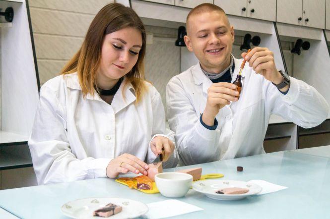 Новини Вінниці - фото з Ми перевірили: експертиза «Лікарської», або як вибрати ковбасу до «Олів'є» Ми перевірили: експертиза «Лікарської», або як вибрати ковбасу до «Олів'є», фото №1 на сайті 20minut.ua