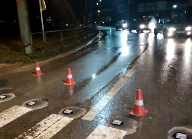 На пішохідних переходах у Тернополі влаштовують розмічальні дорожні вставки, фото №1 на сайті 20minut.ua