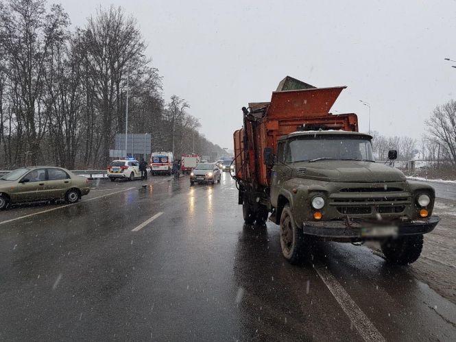 ДТП на об’їзній: рятувальники вирізали водія Mercedes. Він живий, фото №2 на сайті 20minut.ua