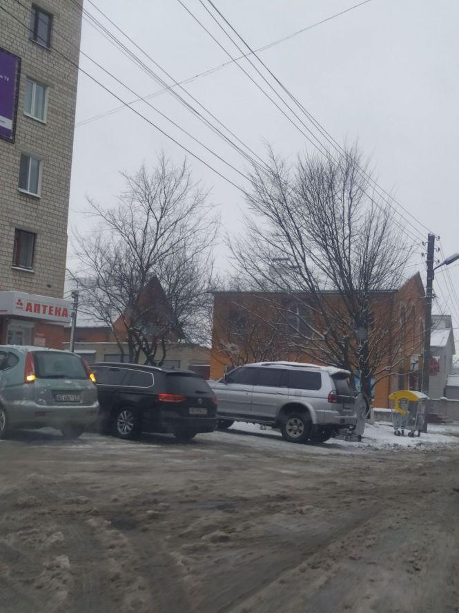 Фото дня: білий сніг, чорний дим, фото №4 на сайті 20minut.ua