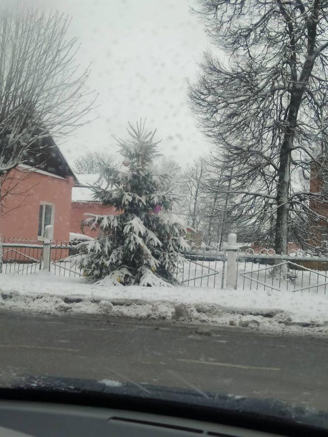 Фото дня: білий сніг, чорний дим, фото №7 на сайті 20minut.ua