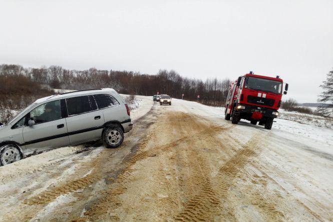 Новини Хмельницького - фото з Наслідки снігопаду: на Хмельниччині за добу врятували пів десятка авто (ФОТО) Наслідки снігопаду: на Хмельниччині за добу врятували пів десятка авто (ФОТО), фото №3 на сайті vsim.ua