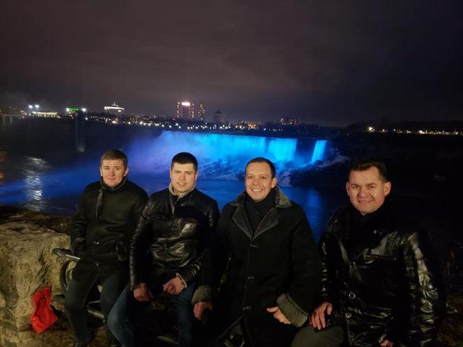 Новини Тернополя - фото з Як тернополяни заспівали коляду на Ніагарському водоспаді  та “Щедрик” на найвищій вежі Канади Як тернополяни заспівали коляду на Ніагарському водоспаді  та “Щедрик” на найвищій вежі Канади, фото №2 на сайті 20minut.ua