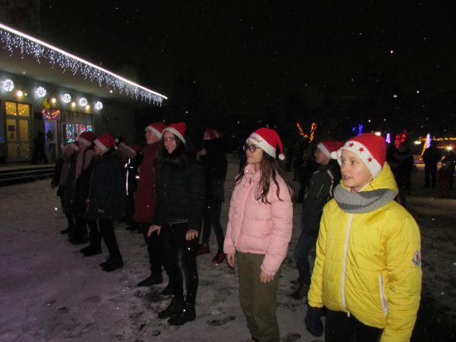 Новини Козятина - фото з Марафон новорічних заходів: смакували глінтвейн, шашлики та слухали концерт Марафон новорічних заходів: смакували глінтвейн, шашлики та слухали концерт, фото №7 на сайті 20minut.ua