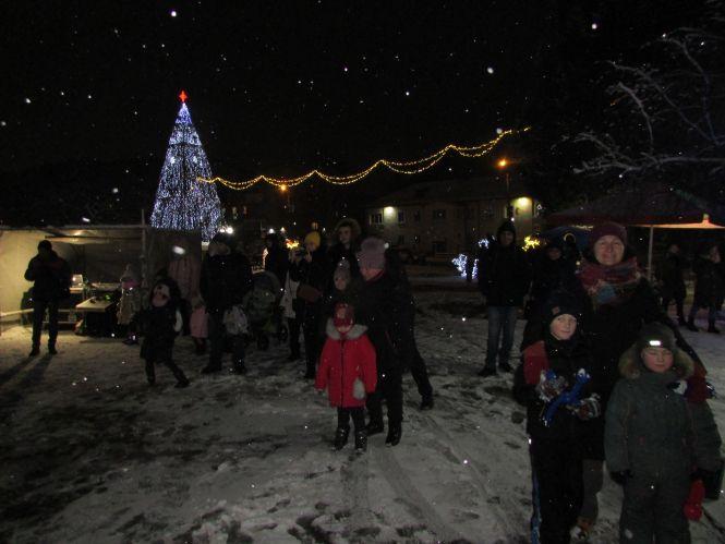 Новини Козятина - фото з Марафон новорічних заходів: смакували глінтвейн, шашлики та слухали концерт Марафон новорічних заходів: смакували глінтвейн, шашлики та слухали концерт, фото №6 на сайті 20minut.ua