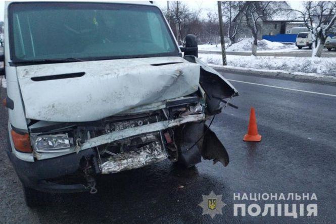 Зіткнення лоб у лоб та зліт до кювету: п'ять людей постраждало у ДТП на Хмельниччині за вихідні, фото №2 на сайті vsim.ua