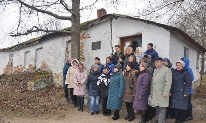 Новини Вінниці - фото з «Щедрик» у Білому домі в Америці і… в руїнах у Шершнях. Будинок Леонтовича рятують чужі люди «Щедрик» у Білому домі в Америці і… в руїнах у Шершнях. Будинок Леонтовича рятують чужі люди, фото №6 на сайті 20minut.ua