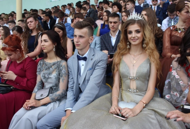 Новини Тернополя - фото з Сукні - за тисячу доларів та історія крихітки, яку залишила мама. ТОП-5 новин, що найбільше читали у 2019 Сукні - за тисячу доларів та історія крихітки, яку залишила мама. ТОП-5 новин, що найбільше читали у 2019, фото №3 на сайті 20minut.ua